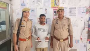 मथुरा 4 जून 26*थाना वृन्दावन पुलिस द्वारा 01 अभियुक्त को 01 नाजायज चाकू के साथ किया गया गिरफ्तार ।*