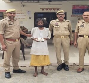 मथुरा 5 जून 26*थाना बरसाना पुलिस द्वारा ऑपरेशन प्रहार के तहत 210 ग्राम अवैध गांजा सहित एक अभियुक्त को किया गिरफ्तार ।*