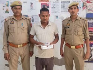 मथुरा 7 जून 26* अभियुक्त को 01 नाजायज चाकू व चोरी के 02 मोवाइल फोन के साथ किया गिरफ्तार ।*