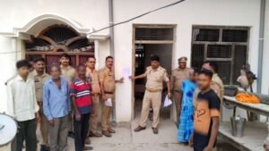सुल्तानपुर7जून26*ऐतिहासिक सीताकुण्ड धाम पर गोमती मित्र मण्डल समिति के सेवाभावी सदस्यों द्वारा एक बार फिर साप्ताहिक स्वच्छता श्रमदान का आयोजन किया गया।