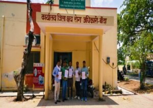 बांदा 9 जून*लंबित मांगों के समाधान एवं AMS के विरोध में बांदा के संविदा स्वास्थ्य कर्मियों ने मुख्यमंत्री को भेजे व्यक्तिगत पत्र*