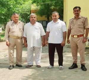 मथुरा10 जून 26*थाना बलदेव पुलिस द्वारा दहेज हत्या के अभियोग में वांछित 02 अभियुक्तगण को किया गिरफ्तार ।*