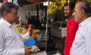 रीवा12जून26*निलंबित उपयंत्री का अनोखा विरोध 10 माह से भत्ता नहीं मिला तो कटोरा लेकर सड़क पर मांगी भीख*