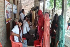 महोबा14जून26*आयुष्मान आरोग्य शिविर में 214मरीजों का स्वास्थ्य परीक्षण, स्वास्थ्य शिविर में वितरित किए आयुष्मान कार्ड