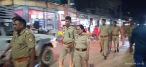 कौशाम्बी14जून26*चाकवन चौराहे पर थाना प्रभारी ने सुरक्षा के तहत अपने सहयोगियों संग रुटीन गस्त किया। **