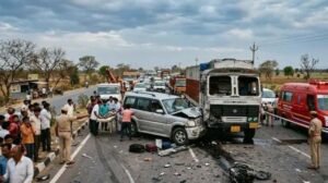बीकानेर15जून26*राजस्थान में ट्रक और कार के बीच जोरदार टक्कर, एक ही परिवार के 6 लोगों की मौत, एक बच्ची घायल_*