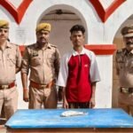 बांदा 16 जून 26*थाना नरैनी पुलिस द्वारा गैंगस्टर एक्ट के वांछित अभियुक्त को अवैध तमंचे के साथ किया गया गिरफ्तार ।