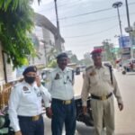 कानपुर नगर19जून26*इस समय भयंकर कड़ी धूप।के यातायात पुलिस जाम लगने के भय से कर रही मुस्तैद ड्यूटी