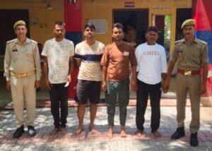 मथुरा 24 जून 26* हत्या के प्रयास के अभियोग में वांछित 04 अभियुक्तगण को मय एक अवैध चाकू के साथ किया गया गिरफ्तार ।*