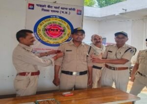 सतना25जून26*आरक्षक रामनरेश बैगा बने प्रधान आरक्षक, कोठी थाने में फित्ती लगाकर दी गई नई जिम्मेदारी।