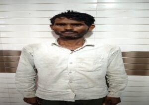 मथुरा 26 जून 26*थाना कोसीकलां पुलिस द्वारा एक अभियुक्त को अवैध चाकू सहित किया गया गिरफ्तार ।*