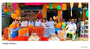 बांदा 27 जुन 26 *को कमासिन में मानवाधिकार फोरम के बैनर तले भीषण गर्मी को देखते हुए राहगीरों को शरबत वितरित किया गया **