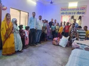 कौशाम्बी28जून26*एयरफोर्स के गुलशन व उनकी टीम ने दीपमाला जन सेवा संस्थान में वितरित किए राशन और फल*
