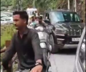 देहरादून12जून26*सप्ताहांत से पहले ही मसूरी में पर्यटकों की भारी भीड़ के चलते लंबा जाम लग गया। 