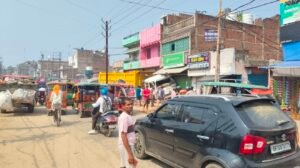 *भागलपुर बिहार 15/06/2026*रावीश लदे ट्रैक्टर को मारा हाईबॉ ने धक्का बोसी रोड मैं दुकान में घुसी हाईबॉ*