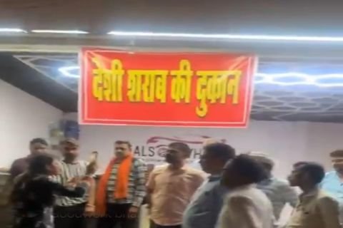 कानपूर नगर ३ जून २०२६ * शारदा नगर में शराब ठेका खुलने पर फूटा जनाक्रोश,आक्रोशित जनता के अनुसार सिस्टम अब नशे में है, सारी व्यवस्थाएं धड़ाम हो चुकी हैं