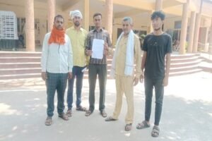 बांदा 3 जून 26*गुरेह गांव में 7 दिन से बिजली गुल, जिलाधिकारी कार्यालय पहुंचे ग्रामीणों ने दिया लिखित शिकायत पत्र