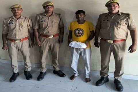 मथुरा 3 जून 26*थाना जैत पुलिस द्वारा “ऑपरेशन प्रहार” के तहत 01 अभियुक्त को 01 किलो 60 ग्राम अवैध नशीला पदार्थ गांजा के साथ किया गया गिरफ्तार ।*