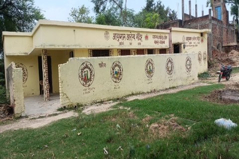 कौशाम्बी ४ जून २०२६ * आयुष्मान आरोग्य मंदिर के घटिया भवन को सीएमओ ने ले लिया हैंडओवर,आरोग्य मंदिर तक मरीजों के आने जाने का रास्ता न होने से अस्पताल पहुंचने में मरीजों को होती है दिक्कत