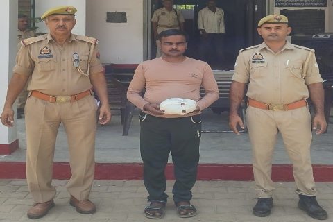मथुरा 4 जून 26*थाना जमुनापार पुलिस द्वारा “ऑपरेशन प्रहार” के तहत 01 अभियुक्त को 509 ग्राम अवैध नशीला पदार्थ गांजा के साथ किया गया गिरफ्तार ।*