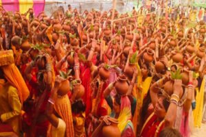 भागलपुर ५ जून २०२६ * 1008 महिलाओं ने सिर पर कलश उठाकर निकाली भव्य शोभायात्रा, अद्भुत नजारे से भक्तिमय हुआ दाउटबाट गांव