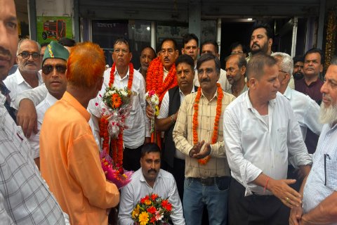 हल्द्वानी ६ जून २०२६ * राज्य निर्माण आन्दोलनकारी सम्मान परिषद का अध्यक्ष( दर्जा मंत्री) बनने पर हुकम सिंह कुंवर का भव्य स्वागत, मुख्यमंत्री पुष्कर सिंह धामी का आभार व्यक्त किया,