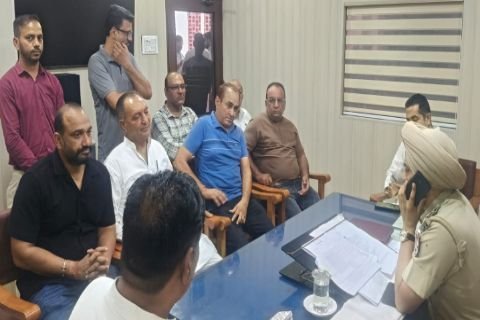 पंजाब २३ जून २०२६ * नाबालिग लड़की प्रेमी संग फरार, पुलिस से शहर के एमसी व लोगों ने लड़की को बरामद करने की मांग की लड़के की मां गिरफ्तार, चार के खिलाफ मामला दर्ज