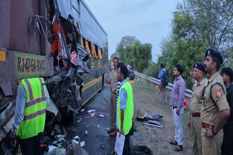 ​ मथुरा 30 जून 26: यमुना एक्सप्रेसवे पर सड़क हादसा, 4 की मौत, रेस्क्यू ऑपरेशन जारी