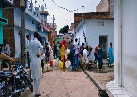 महोबा 26जून26*चरखारी के भैरोगंज और चिन्तेपुरा वार्डों में गहराया पेयजल संकट, 'हर घर जल' योजना पर उठे सवाल