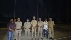 मथुरा 3 जुलाई 26* पुलिस मुठभेड़ के दौरान 01 बदमाश हुआ घायल व 01 बदमाश मौके से हुआ फरार जिसकी तलाश हेतु लगातार प्रयास किये जा रहे है।*