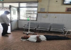 बांदा 4 जुलाई 26*आमरण अनशनकारी किसान की बिगड़ी तबीयत; ट्रामा सेंटर में बेड न मिलने का आरोप*
