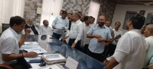 अयोध्या4जुलाई26*तहसील रुदौली में खतौनी पर आदेशों के अमलदरामद में देरी से नाराज़ अधिवक्ता उपजिलाधिकारी से मिले