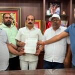 लखनऊ5जुलाई26*फर्टिलाइजर कंपनियों की मनमानी से प्रदेश के खुदरा खाद व्यापारी संकट में, सरकार से हस्तक्षेप की मांग