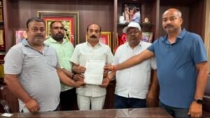 लखनऊ5जुलाई26*फर्टिलाइजर कंपनियों की मनमानी से प्रदेश के खुदरा खाद व्यापारी संकट में, सरकार से हस्तक्षेप की मांग