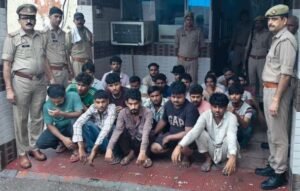 मथुरा 8 जुलाई 26* साइबर ठगी करने वाले 22 अभियुक्त 58 फर्जी (कूटरिचत) आधार कार्ड व 05 मोबाइल फोन सहित गिरफ्तार ।*