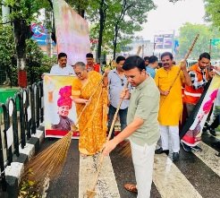 लखनऊ10जुलाई26*रक्षा मंत्री राजनाथ सिंह के जन्मदिवस पर दिखावे के तौर पर लखनऊ में चला विशेष सफाई अभियान...*