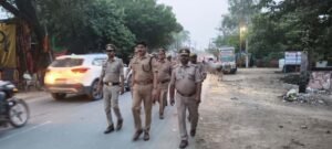 मथुरा 10 जुलाई 26 क्षेत्राधिकार माट द्वारा पुलिस बल के साथ पैदल गश्त:-*
