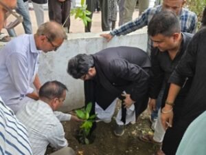 सीतापुर12जुलाई26*मौलाना यासूब अब्बास ने किया वृक्षारोपण, पर्यावरण संरक्षण का दिया संदेश