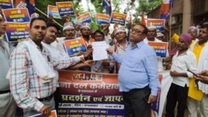 बांदा14जुलाई26*खाद संकट और इथेनॉल मिलावट के विरोध में अपना दल कमेरावादी का धरना, राज्यपाल को भेजा ज्ञापन*