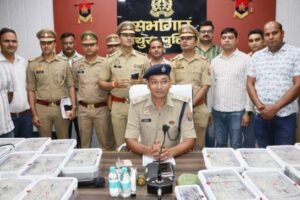 मथुरा 14 जुलाई 26 जैंत करोड़ों रुपए की चोरी करने वाले चार अभियुक्तों को पुलिस ने किया गिरफ्तार*