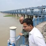 कानपुर नगर15जुलाई26*गंगा बैराज का जिलाधिकारी ने किया निरीक्षण
