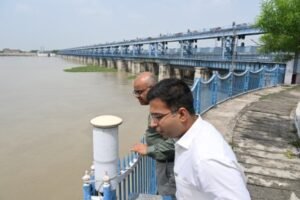 कानपुर नगर15जुलाई26*गंगा बैराज का जिलाधिकारी ने किया निरीक्षण