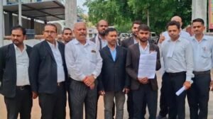 बांदा 18 जुलाई 26 दरोगा पर रिश्वत मांगने,अधिवक्ता से मारपीट और जातिसूचक गालियां देने का आरोप,