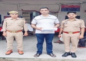 मथुरा 20 जुलाई 26* फायरिंग करने वाले 01 वांछित अभियुक्त को 01 अवैध हथियार सहित गिरफ्तार किया गया ।*