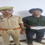 मथुरा 21 जुलाई 26* साइबर ठगी करने वाले 01 अभियुक्त को 02 कूटरचित आधार कार्ड व 01 मोबाइल फोन सहित किया गया गिरफ्तार ।*