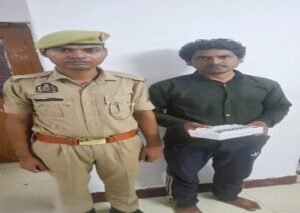 मथुरा 21 जुलाई 26* साइबर ठगी करने वाले 01 अभियुक्त को 02 कूटरचित आधार कार्ड व 01 मोबाइल फोन सहित किया गया गिरफ्तार ।*