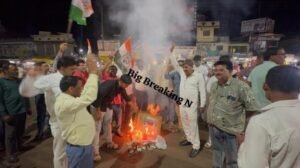 सतना22जुलाई2026*राहुल गांधी की गिरफ्तारी के विरोध में हर तरफ कांग्रेस का प्रदर्शन, लोगो में भारी आक्रोश, जगह जगह पुतला दहन*
