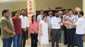 पंजाब22जुलाई26*अबोहर में भाजपा के मेयर बनने पर बार एसो. के प्रधान प्रकाश सिंह बराड़ व आर.एस. फोर ने बांटे लड्डू