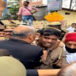कानपुर नगर23जुलाई26*धरना भी था, नारे भी थे, मुस्कान भी कमाल,कानपुर की राजनीति में चल पड़ा “पुलिस बनाम नेता” का नया धमाल।*
