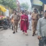 मथुरा 23 जुलाई 26 उप जिलाधिकारी महावन एवं क्षेत्राधिकारी द्वारा पुलिस बल के साथ पैदल गश्त:-*